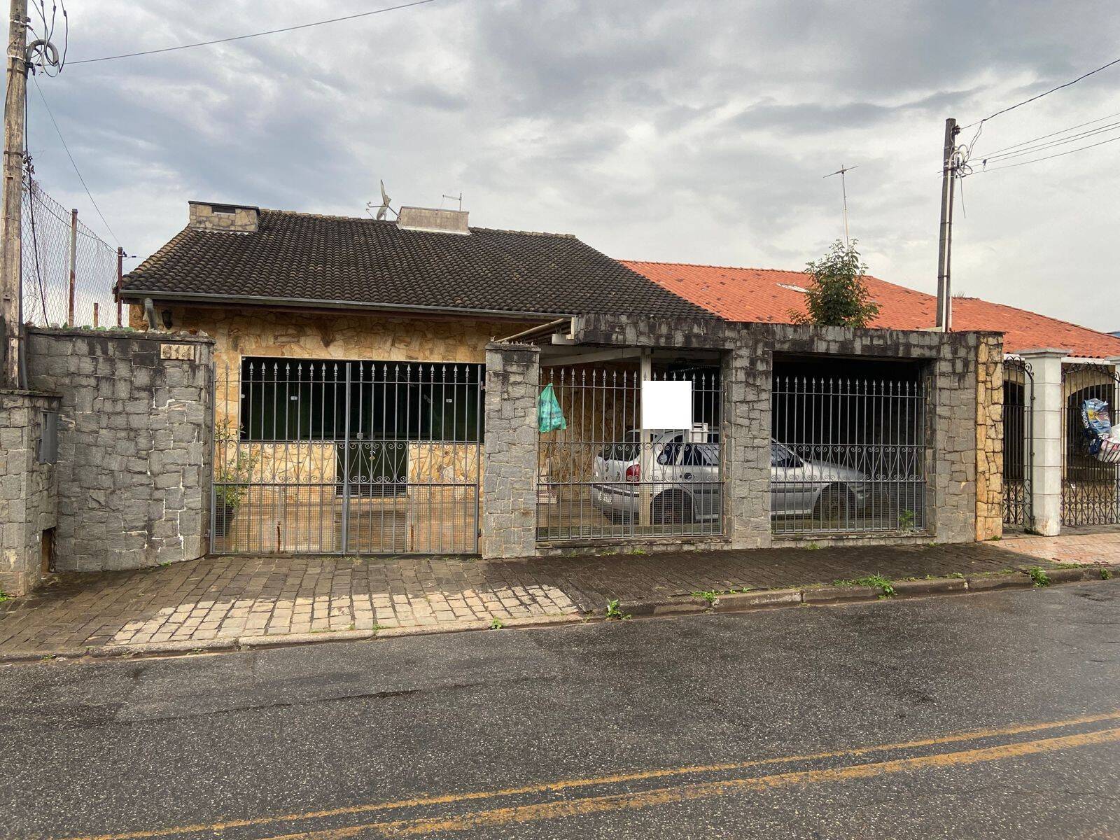 CASA TÉRREA COM 4 DORMITÓRIOS - JD RINCÃO - ARUJÁ/SP