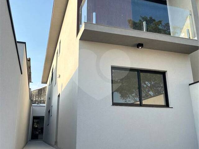 Sobrado para Venda em Arujá - 2