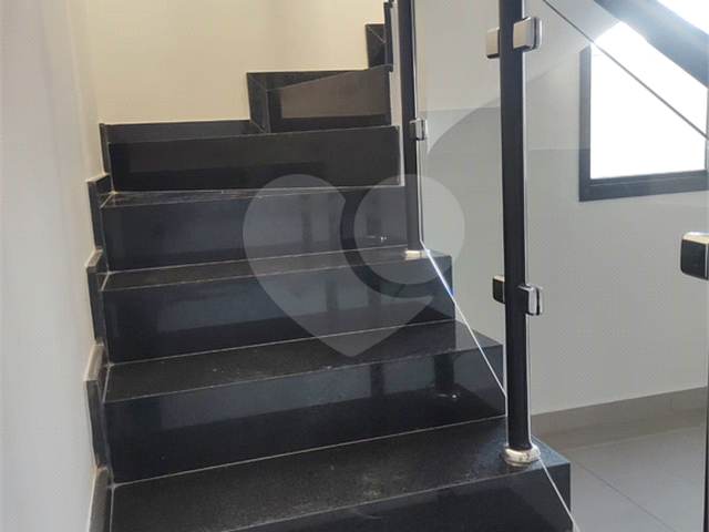 Sobrado para Venda em Arujá - 4