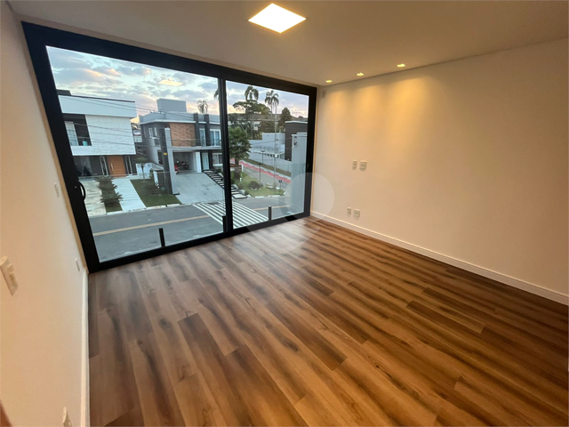 #REO975070 - Casa em condomínio para Venda em Arujá - SP